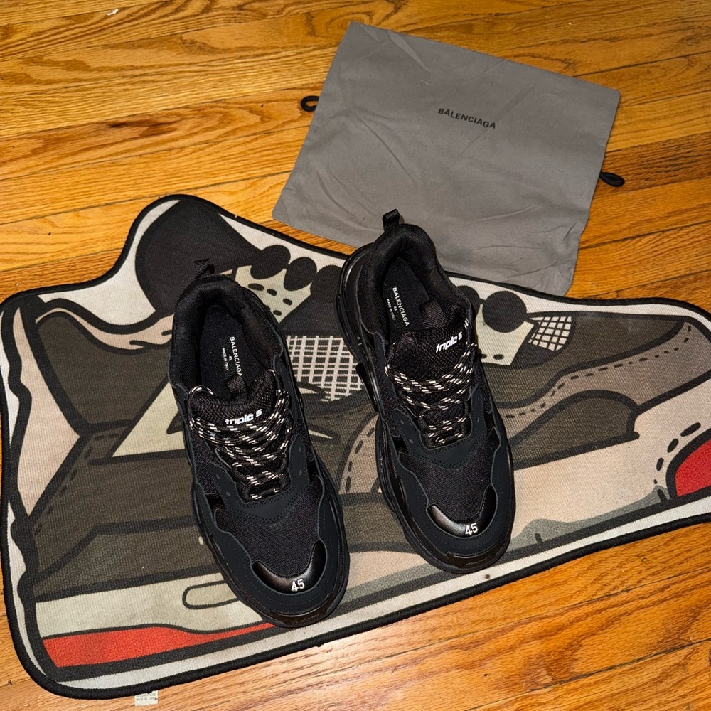 Balenciaga Black Triple S Sneakers Sleek Design